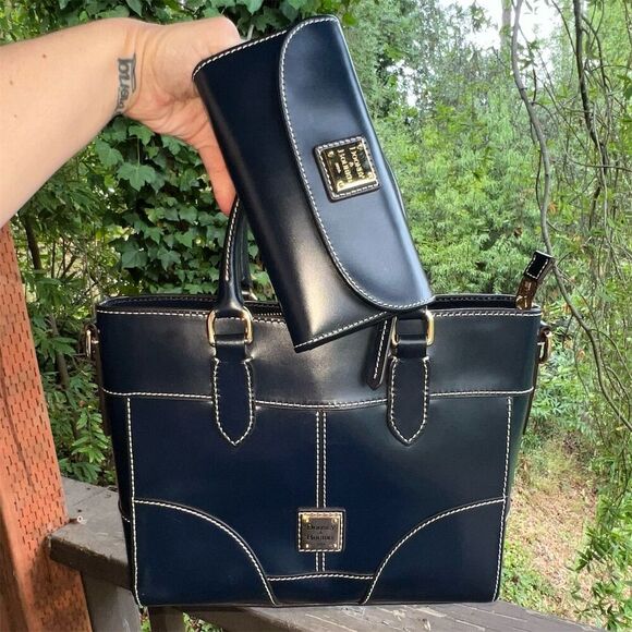 Dooney & Bourke Handbags - DOONEY & Bourke Leather Handbag Selleria Jayne Navy Leather Satchel Bag & Wallet
